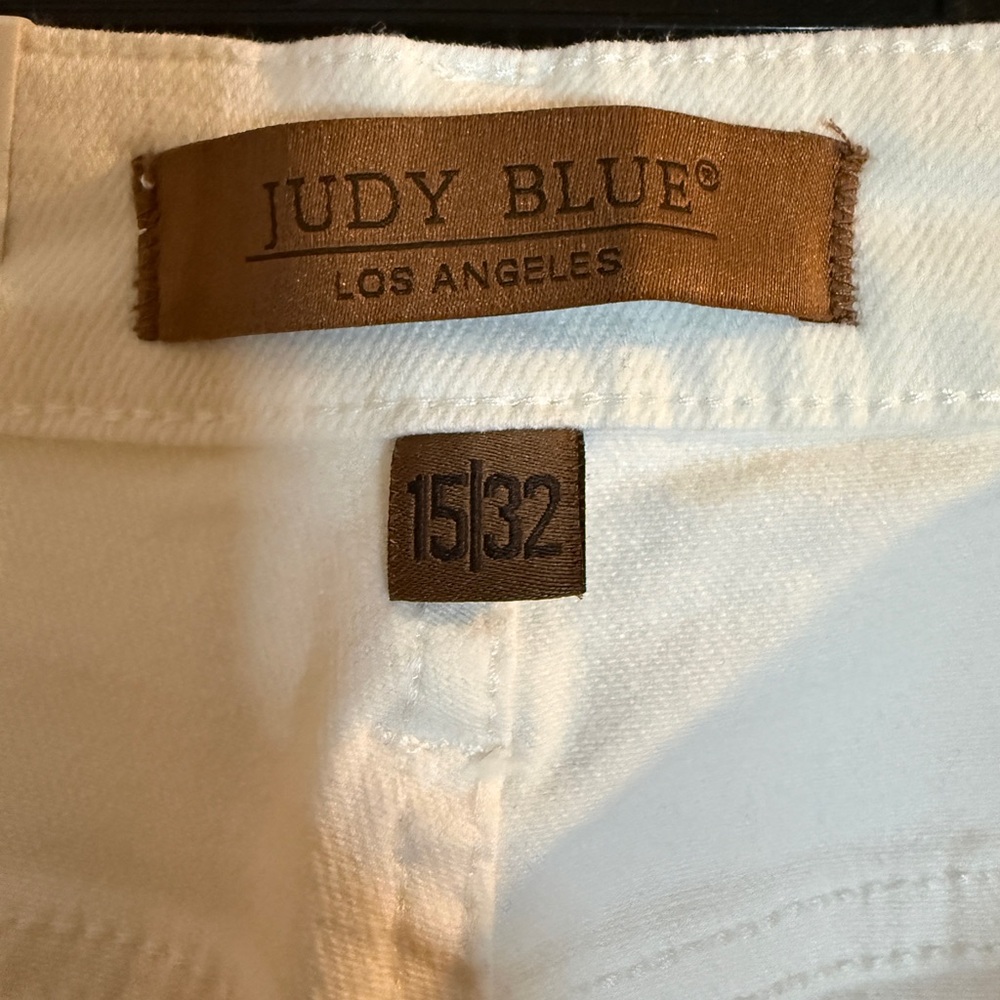 Judy Blue White Boyfriend Cut Jeans - 15 - Picture 3 of 8